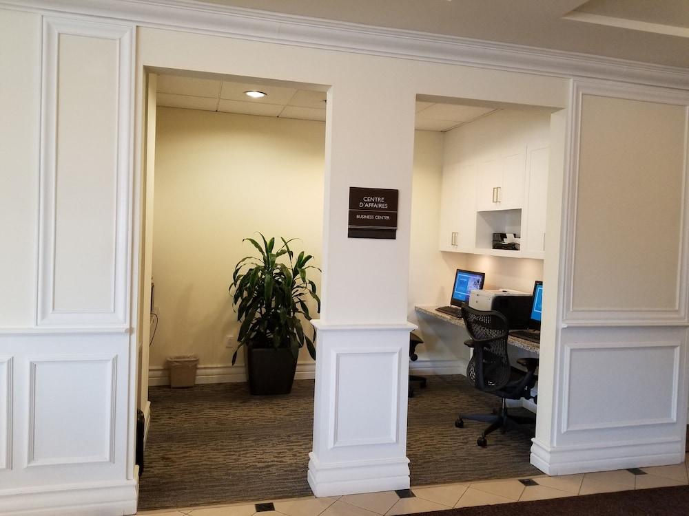 Hilton Garden Inn Montreal Airport Дорваль Екстер'єр фото