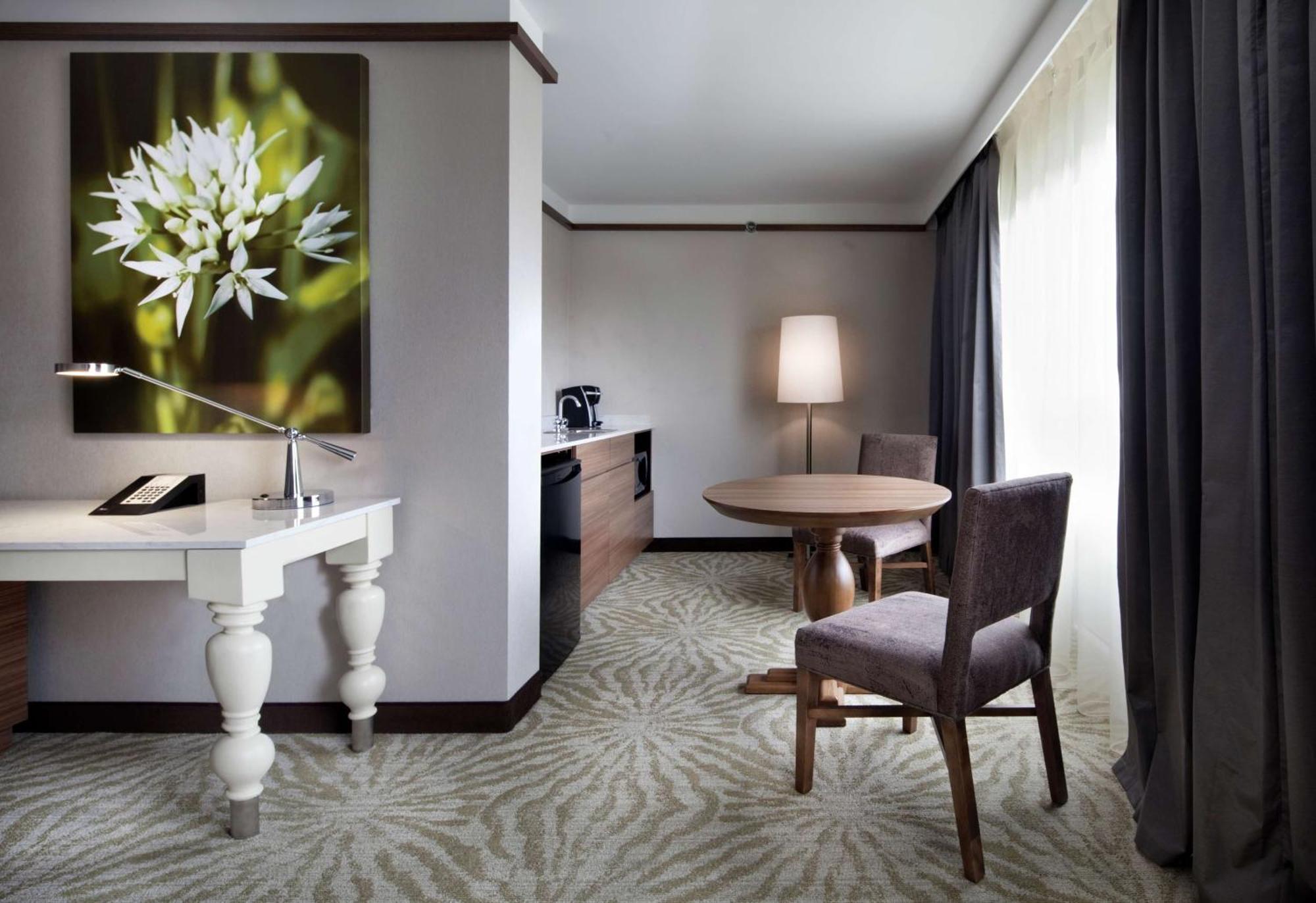 Hilton Garden Inn Montreal Airport Дорваль Екстер'єр фото