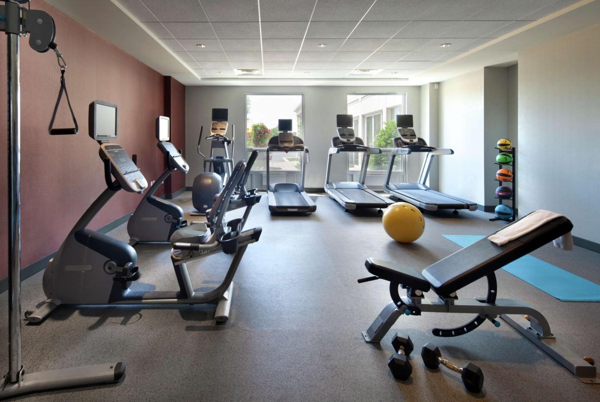 Hilton Garden Inn Montreal Airport Дорваль Екстер'єр фото